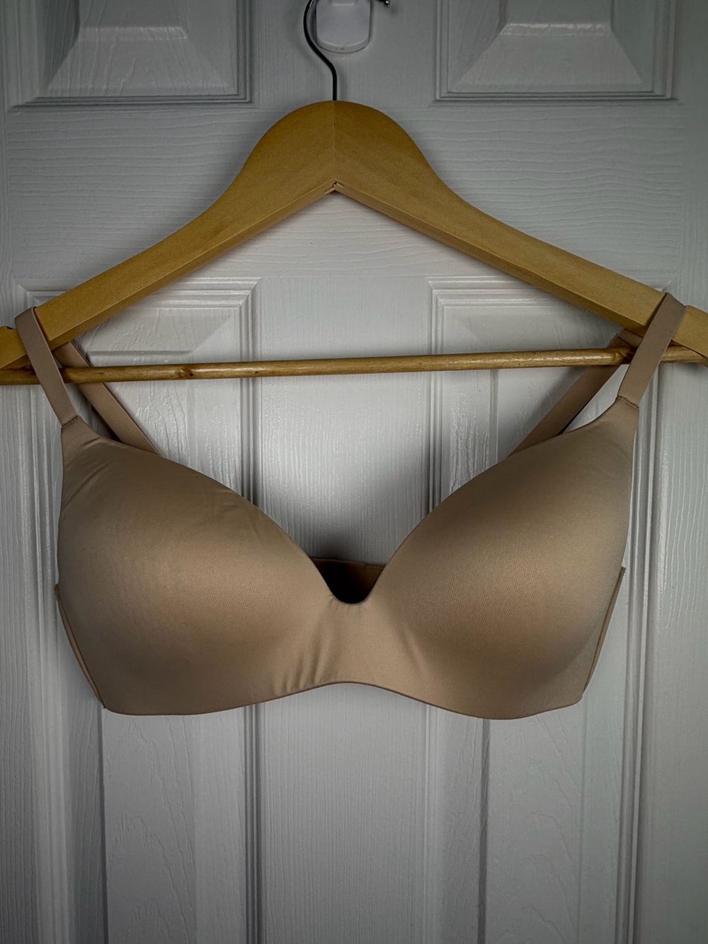 Uniqlo Nude Seamless Contour Wireless Bra 34/36 B/C Smooth Molded T-Shirt Bra